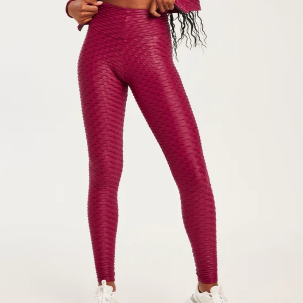 NWOT Women's Booty Leggings Color Burgundy Size One Size